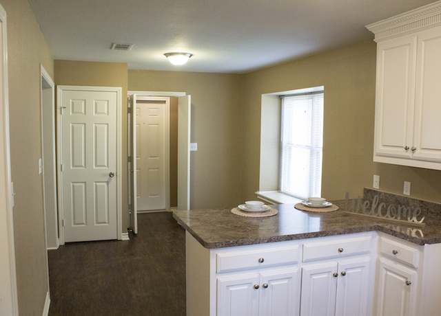 Photo of 914 Hillside Ln, Flower Mound, TX 75028