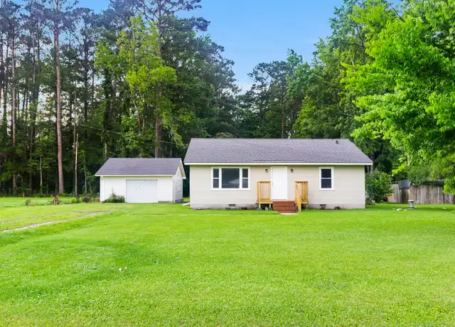 Property at 300 Battleground Ave, New Bern, NC, 28560, 4 beds, 2 baths, [object Object]