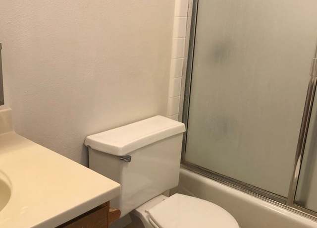 Photo of 33 Hualalai St #303, Hilo, HI 96720