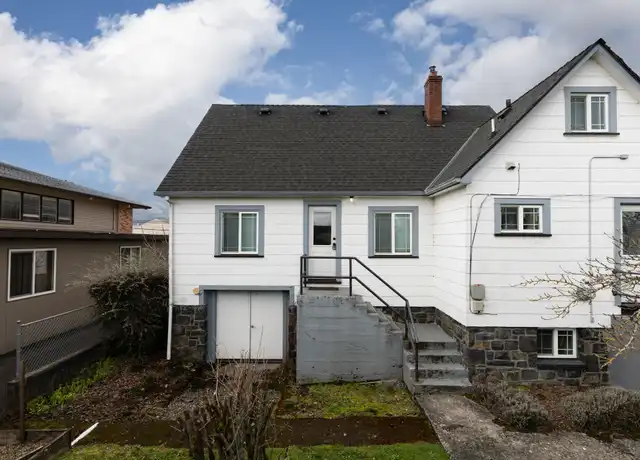 Property at 144 S 14th St, St Helens, OR, 97051, 1 bed, 1 bath, [object Object]