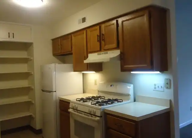 Property at 50 John St Unit 3B, Bloomfield, NJ, 07003, 2 beds, 1 bath, [object Object]