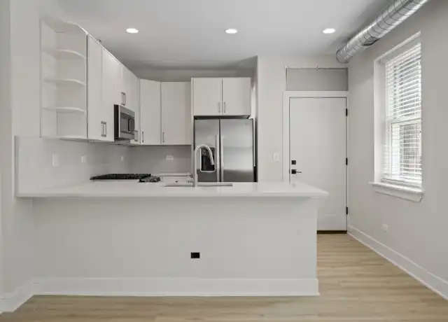 Property at 432 S Maple Ave Unit 436 102, Oak Park, IL, 60302, 2 beds, 1 bath, [object Object]