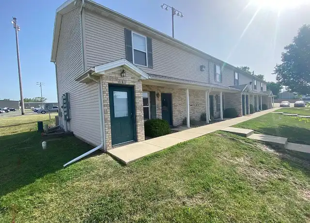 Property at Main & Veterans Crossing - 1 Toms Dr, Bloomington, IL, 61701, 1 bed, 1 bath, [object Object]