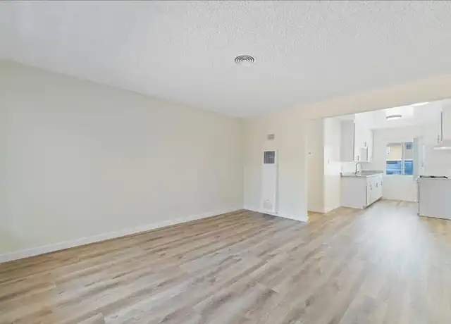 Property at 531 W Hyde Park Blvd Unit 11, Inglewood, CA, 90302, 2 beds, 1 bath, [object Object]