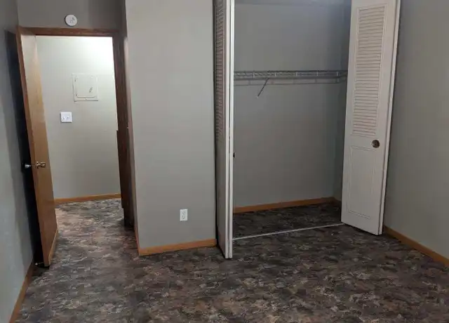 Property at 233 E Vine St Unit 102, Owatonna, MN, 55060, 1 bed, 1 bath, [object Object]