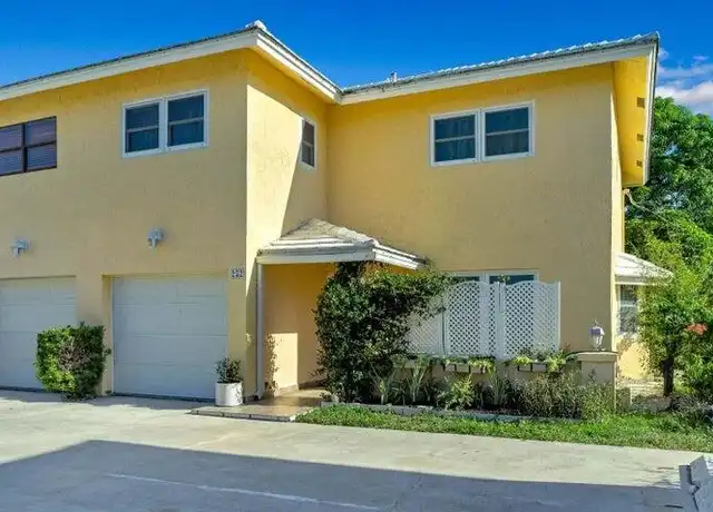 Property at 252 SW 6th St #4, Boca Raton, FL, 33432, 3 beds, 2.5 baths, [object Object]