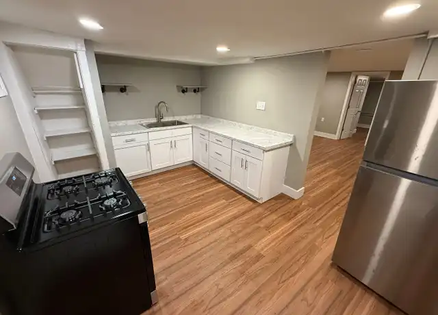 Property at 202 S Grove St Unit 5, Urbana, IL, 61802, 1 bed, 1 bath, [object Object]