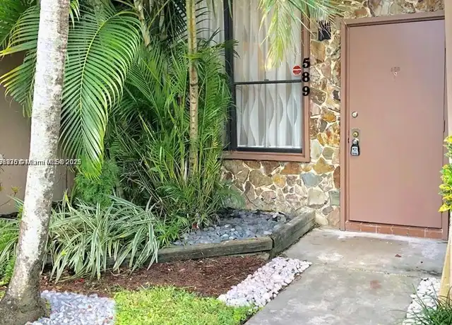 Property at 589 N University Dr #33, Plantation, FL, 33324, 2 beds, 2.5 baths, [object Object]
