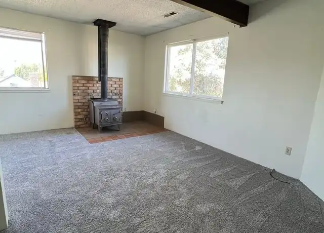 Property at 444 Mt Whitney St, Klamath Falls, OR, 97601, 2 beds, 1 bath, [object Object]