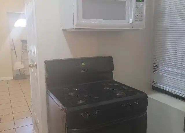 Property at 1827 S May St Unit 1R, Chicago, IL, 60608, 2 beds, 1 bath, [object Object]