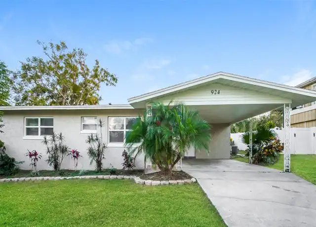 Property at 924 Avenue T SE, Winter Haven, FL, 33880, 3 beds, 2 baths, [object Object]