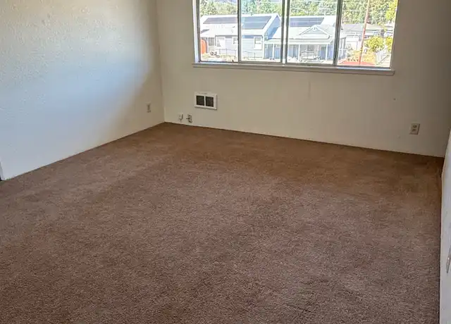 Property at 577 W Berdine St Unit C, Roseburg, OR, 97471, 2 beds, 1 bath, [object Object]