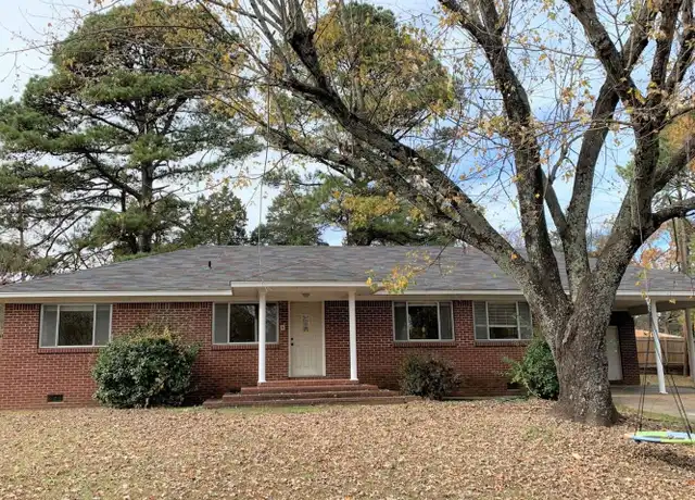 Property at 1820 S Commerce Ave, Russellville, AR, 72801, 3 beds, 2 baths, [object Object]