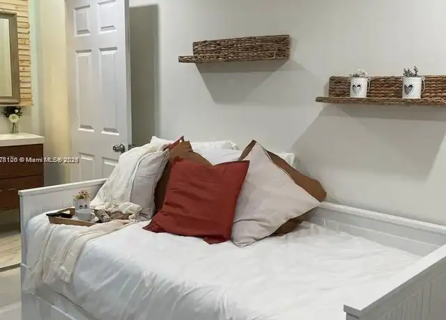 Property at 10271 NW 66th St, Doral, FL, 33178, 1 bed, 1 bath, [object Object]