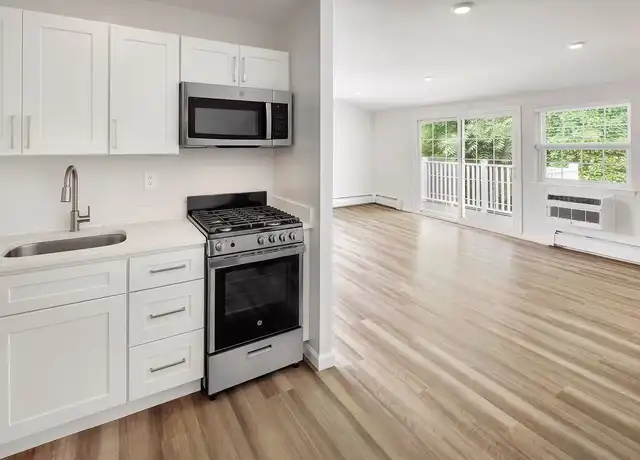 Property at Heatherwood House at Oakdale - 168 Oakdale-Bohemia Rd, Bohemia, NY, 11716, 1 bed, 1 bath, [object Object]