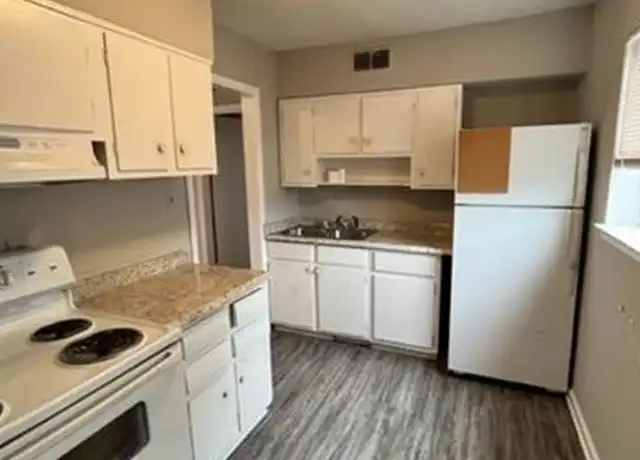 Property at 150 N McLean Blvd #4, Memphis, TN, 38104, 2 beds, 1 bath, [object Object]