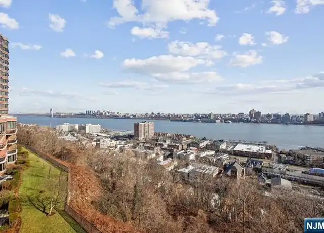 Property at 100 Carlyle Dr Unit 5LS, Cliffside Park, NJ, 07010, 2 beds, 2.5 baths, [object Object]
