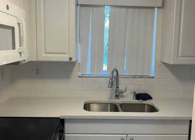 Property at 1501 Crescent Cir, Lake Park, FL, 33403, 2 beds, 1.5 baths, [object Object]