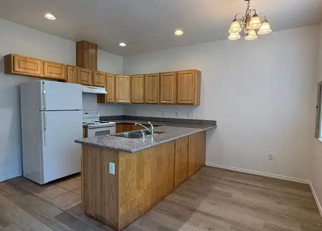 Property at 1622 W Lee St #3, Moses Lake, WA, 98837, 3 beds, 2.5 baths, [object Object]