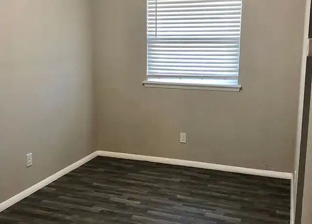 Property at Yukon Heights Apartments - 633 W Vandament Ave, Yukon, OK, 73099, 2 beds, 1 bath, [object Object]