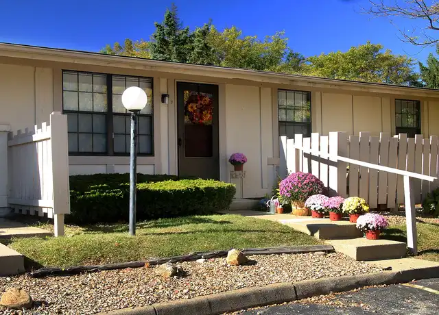 Property at Victoria Square - 911 Milton Blvd, Newton Falls, OH, 44444, 0-1 beds, 1 bath, [object Object]