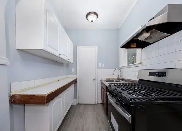 Property at 138 Brown St Unit 1, Waltham, MA, 02453, 3 beds, 1 bath, [object Object]