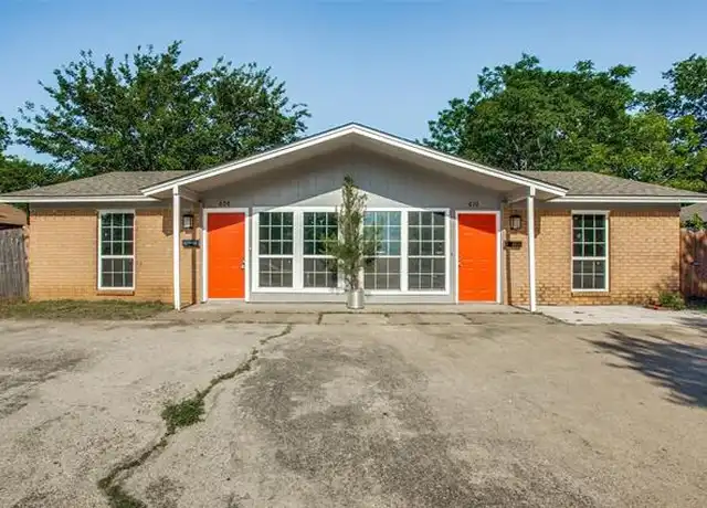 Property at 610 N Oak St, Arlington, TX, 76011, 2 beds, 1 bath, [object Object]