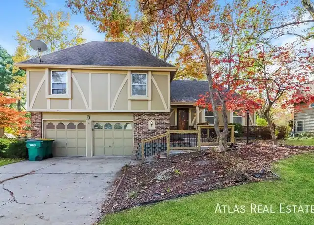 Property at 9011 W 105th St, Overland Park, KS, 66212, 5 beds, 2.5 baths, [object Object]