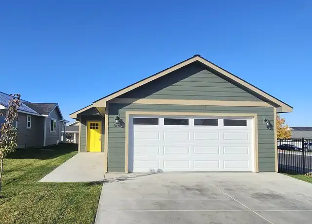 Property at 123 9th Ave, Moses Lake, WA, 98837, 3 beds, 2 baths, [object Object]