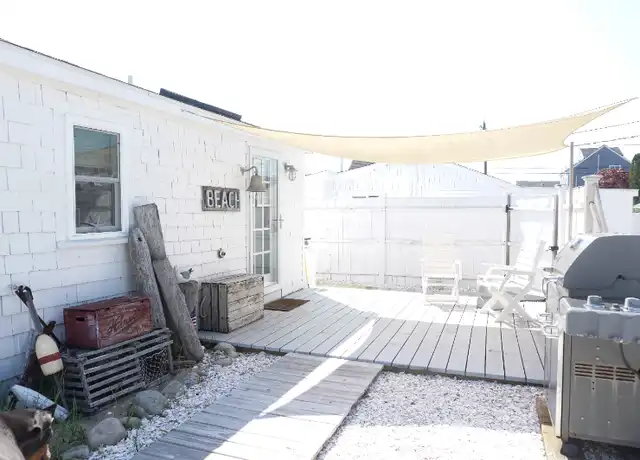 Property at 8 71st St, Newburyport, MA, 01950, 1 bed, 1 bath, [object Object]