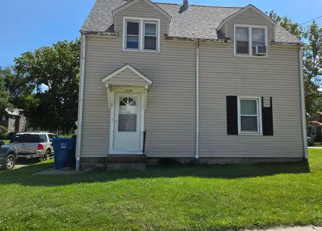 Property at 1328 3rd St, Moline, IL, 61265, 2 beds, 1 bath, [object Object]
