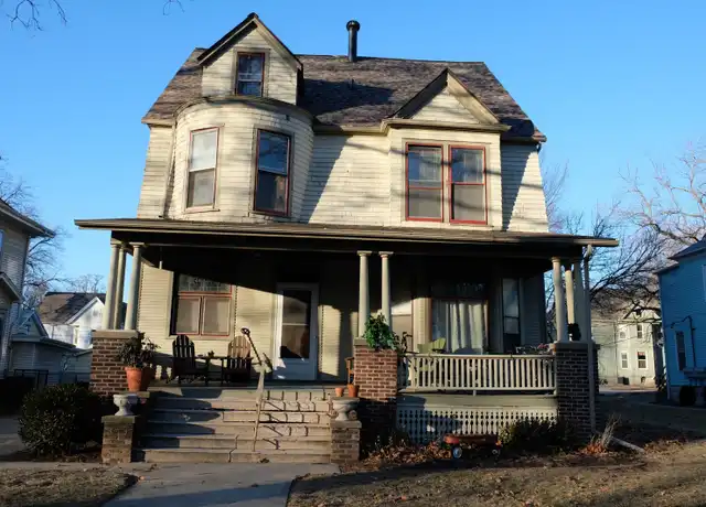 Property at 406 W Walnut St Unit C1, Bloomington, IL, 61701, 1 bed, 1 bath, [object Object]