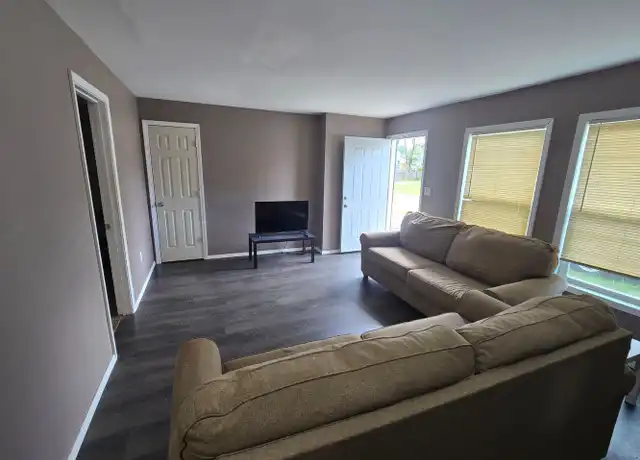 Property at 205 E Van Buren St Unit 3, Herrin, IL, 62948, 1 bed, 1 bath, [object Object]