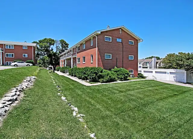 Property at Flats on 75th - 1340 S 75th St, Omaha, NE, 68124, 1-2 bed, 1 bath, [object Object]