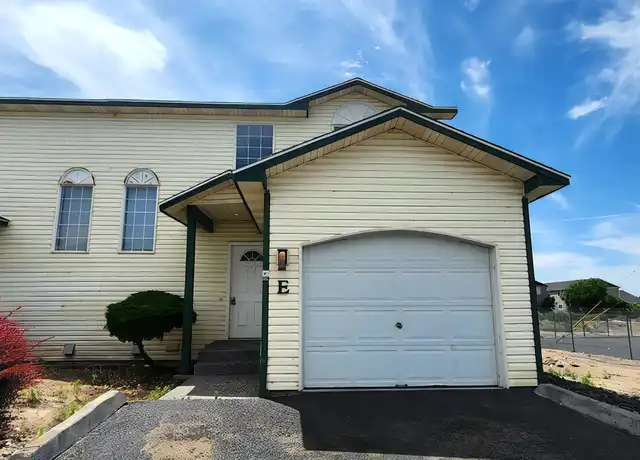 Property at 1330 S Skyline Dr, Moses Lake, WA, 98837, 2 beds, 1.5 baths, [object Object]