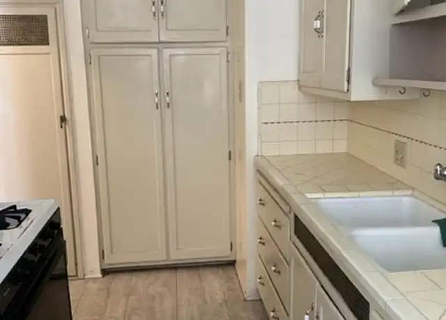 Property at 1825 E Broadway #3, Long Beach, CA, 90802, 1 bed, 1 bath, [object Object]