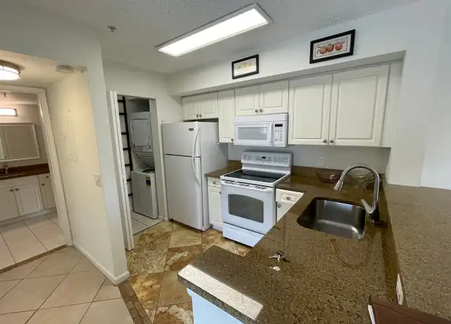 Property at 1170 Wildwood Lakes Blvd #207, Naples, FL, 34104, 1 bed, 1 bath, [object Object]