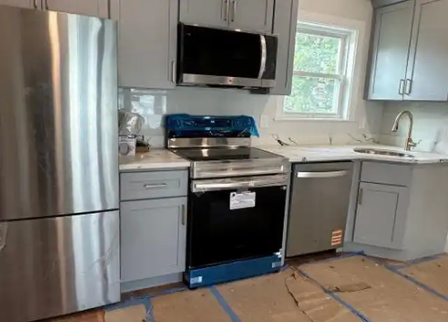 Property at 5 Walnut St, Stoughton, MA, 02072, 1 bed, 1 bath, [object Object]