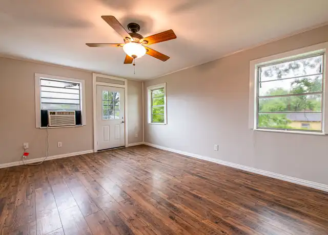 Property at 7110 McHenry St Unit B-TOP, Houston, TX, 77087, 1 bed, 1 bath, [object Object]