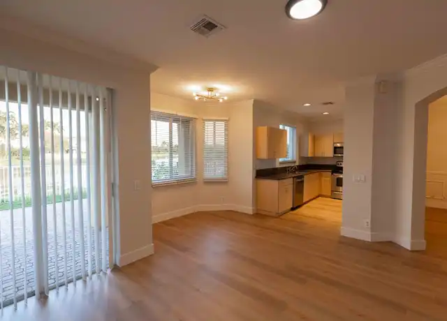 Property at 542 Conservation Dr, Weston, FL, 33327, 4 beds, 4 baths, [object Object]