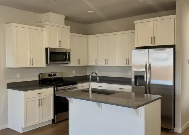 Property at 3084 SW Linneman Dr, Gresham, OR, 97080, 3 beds, 3 baths, [object Object]
