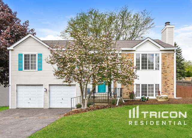 Photo of 310 Briarwood Ln, Algonquin, IL 60102