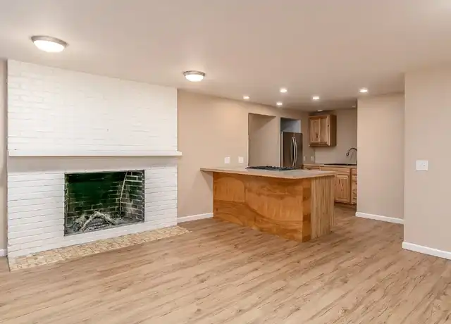 Property at 9938 SW Terwilliger Blvd Unit B, Portland, OR, 97219, 2 beds, 1 bath, [object Object]