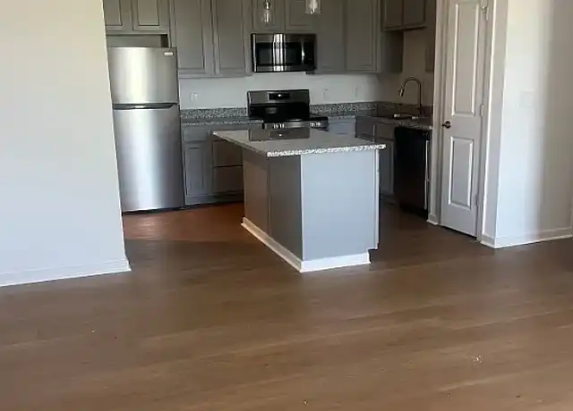 Property at Portland Place Apartments - 16010 Portland Ave, Edmond, OK, 73013, 1-2 bed, 1-2 bath, [object Object]