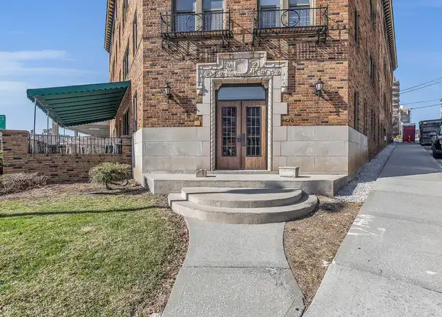 Property at The Monterey - 4630 Wornall Rd, Kansas City, MO, 64112, 1 bed, 1 bath, [object Object]