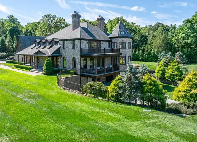 Property at 2 Sunset Dr, Saint James, NY, 11780, 6 beds, 9.5 baths, [object Object]