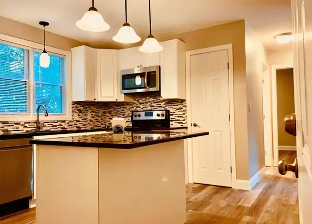 Property at 114 Wrights Crossing Rd Unit 3, Pomfret Center, CT, 06259, 2 beds, 1 bath, [object Object]