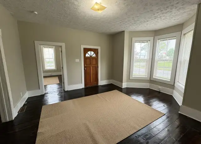 Property at 227 Dr Martin Luther King Dr, Elkhart, IN, 46516, 2 beds, 1 bath, [object Object]