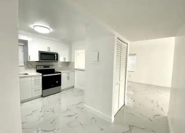 Property at 1635 W 44th Pl #301, Hialeah, FL, 33012, 3 beds, 2 baths, [object Object]