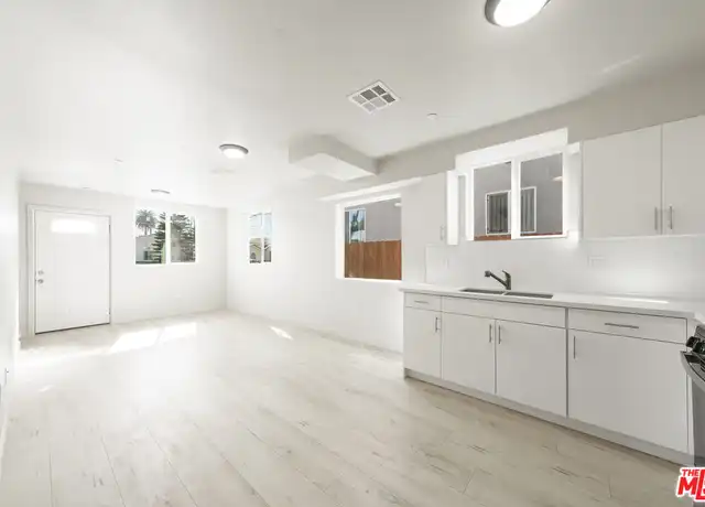 Property at 737 E 82nd St Unit 737, Los Angeles, CA, 90001, 5 beds, 3 baths, [object Object]